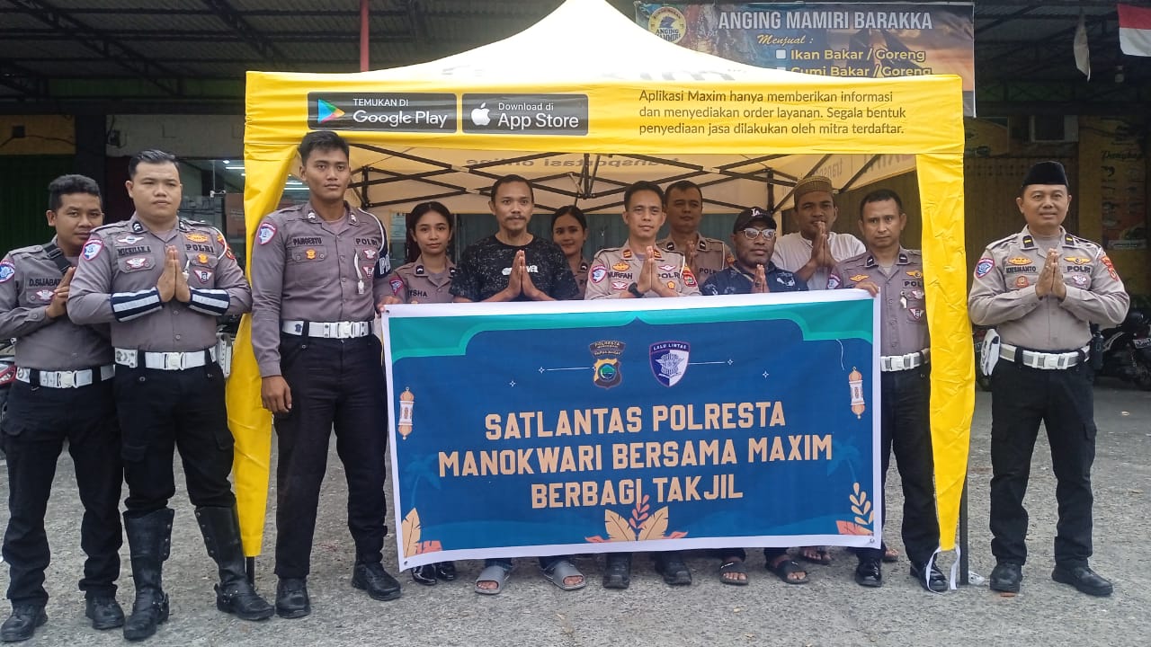 Satlantas Polresta Manokwari bersama ojek online Maxim membagikan takjil kepada pengendara di Jalan Haji Bouw, Manokwari, sebagai bentuk kepedulian di bulan Ramadan. Aksi ini mendapat sambutan positif dari masyarakat.
