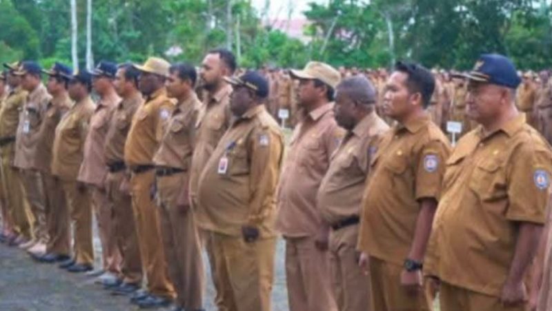 Peserta Apel Gabungan Perdana Pemerintahan Bupati Teluk Bintuni Yohanis Manibuy dan Wakil Bupati Joko Lingara, Senin (10/3/2025)  