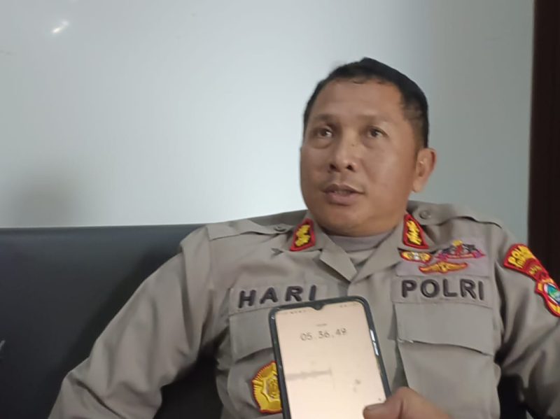 Kepala Kepolisian Resor (Kapolres) Teluk Bintuni, AKBP Hari Susanto, S.I.K. saat diwawancarai, Senin (16/6/2025) 
