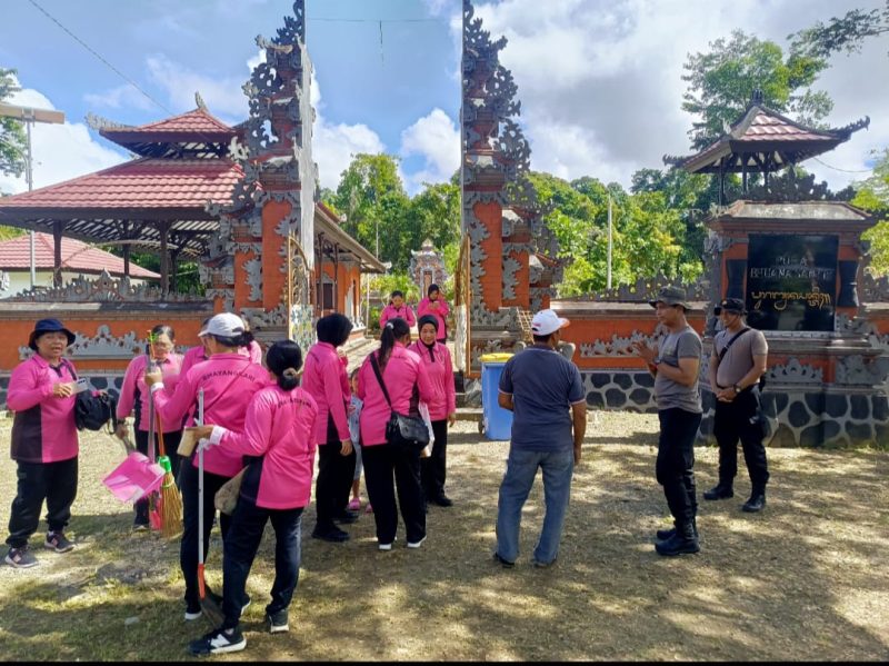 Dalam rangka memperingati Hari Bhayangkara ke-79, Polres Teluk Bintuni melaksanakan kegiatan bakti religi di sejumlah tempat ibadah, Rabu (18/6/2025).  Salah satu lokasi yang menjadi sasaran kegiatan adalah tempat ibadah umat Hindu yang terletak di SP IV, Kampung Banjar Ausoy.