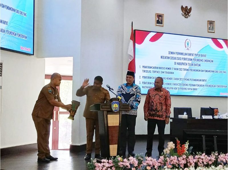 Bupati Teluk Bintuni Buka Sosialisasi Perda dan Perdasus DPR Papua Barat