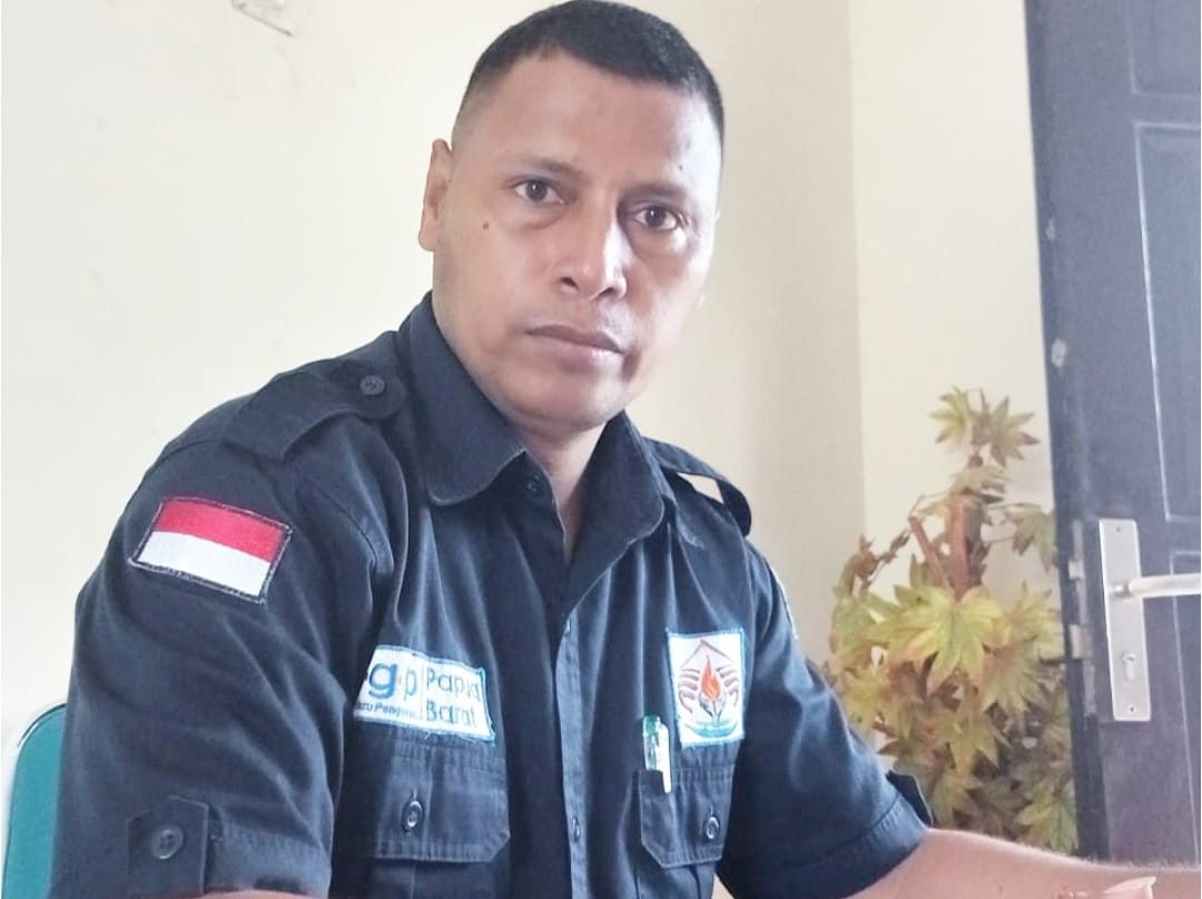 Kepala Sekolah SMA Negeri 2 Bintuni, Mateus Samangun,