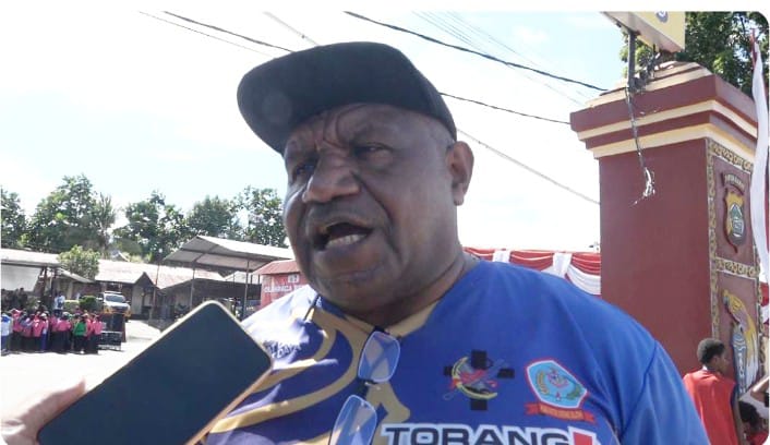 Kepala Ombudsman Perwakilan Papua Barat, Amos Atkana saat ditemui wartawan, di Mapolresta Manokwari,Sabtu(28/6/25)