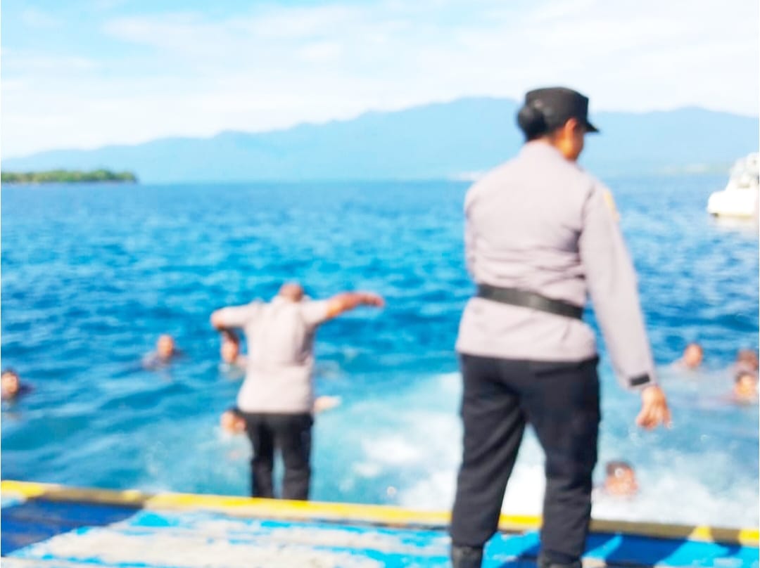 30 Personel Polresta Manokwari Naik Pangkat, Lompat ke Laut Jadi Tradisi Unik