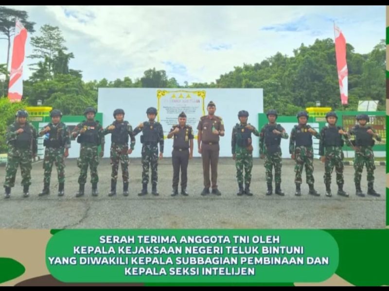 Perkuat Keamanan, Kejari Teluk Bintuni Terima 10 Personel TNI AD dari Yonif 763/SBA  