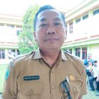 Keterangan Gambar:
Plt. Kepala Dinas Ketahanan Pangan Teluk Bintuni, Muhammad Saiful Adha, saat diwawancarai di sela kegiatan Musrenbang, Senin (7/7/2025) di Gedung Sasana Karya, Kantor Bupati Teluk Bintuni. 
 Ia menyampaikan kesiapan 30 ton beras sebagai Cadangan Pangan Pemerintah (CPP) tahun 2025, serta menggandeng aparat hukum untuk mengawasi pendistribusiannya demi memastikan tepat sasaran.
