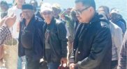 Tampak Ketua Tim Anggota DPR Papua Barat, H. Asri, ST (memakai jaket hitam, tanpa topi, dan berkacamata), bersama rombongan, disambut hangat saat tiba di lokasi untuk meninjau langsung dua situs bersejarah yang penting dalam peradaban agama di Tanah Papua. Kunjungan ini dilaksanakan pada Sabtu, 5 Juli 2025. (Foto: Istimewa)