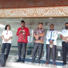 Keterangan Gambar: Anggota DPRK Manokwari, Trisep Kambuaya, bersama Kepala Dinas Pendidikan (Disdik) Manokwari, Kepala Bidang SMU/SMK, dan Kepala Bidang SMP saat bertemu dengan orang tua/wali murid, Rabu (9/7).  