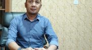 Wakil Ketua II DPRK Teluk Bintuni, H. Yasman Yasir, S.E., memberikan keterangan kepada wartawan di ruang kerjanya pada Kamis, 24 Juli 2025.