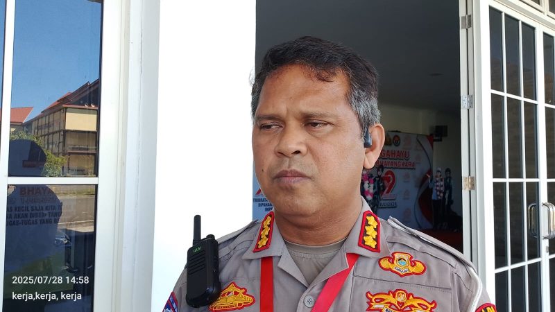 Keterangan Gambar:
Dirlantas Polda Papua Barat, Kombes Pol. Andre Manuputy.
(Foto: M. Saragih)  