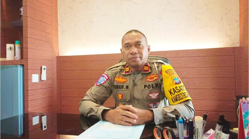 Kasat Lantas Polres Teluk Bintuni, Iptu Yusuf Manilet: Terapkan Metode Pramugari dalam Sosialisasi Keselamatan
(Foto: Mediaprorakyat.com)
