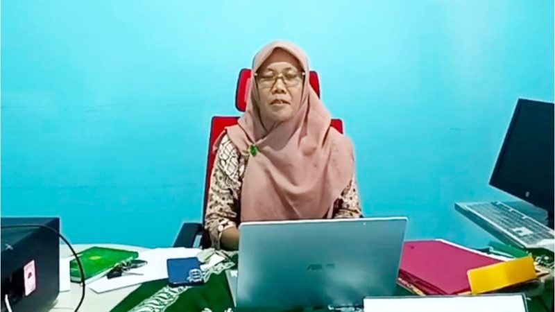 Keterangan Gambar:
Rektor UNIMUTU, Tri Wahyuni, resmi dilantik sebagai Rektor Universitas Muhammadiyah Teluk Bintuni (UNIMUTU) pada Kamis (31/07/2025), setelah melalui proses seleksi ketat oleh 11 profesor internal Muhammadiyah dan memperoleh rekomendasi dari Pimpinan Wilayah Muhammadiyah (PWM) Papua Barat.