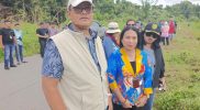 Keterangan gambar : Ketua Pengadilan Tinggi Papua Barat (memakai rompi) bersama Ketua Pengadilan Negeri Manokwari saat meninjau lokasi rencana pembangunan Pengadilan Negeri Teluk Bintuni dan melakukan kerja bakti, usai wawancara, Kamis (7/8/2025). Foto: Haiser Situmorang/MPR