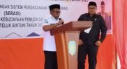 Wakil Bupati Teluk Bintuni, Joko Lingara, secara resmi membuka peluncuran program yang merupakan bagian dari Proyek Perubahan Peserta Pelatihan Kepemimpinan Nasional Tingkat I (Angkatan IX Tahun 2025), didampingi oleh Kepala Dinas Pendidikan, Kebudayaan, Pemuda, dan Olahraga Kabupaten Teluk Bintuni, Dr. Henri Donald Kapuangan, S.Pd., M.M., Jumat (16/8/2025) di Aula Dinas Pendidikan KM 07, Distrik Bintuni.