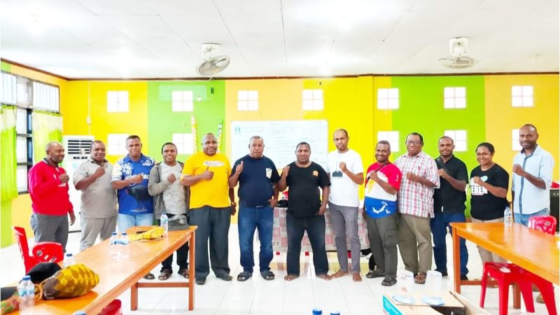 Keterangan Gambar: Suasana musyawarah yang dipimpin oleh Karateker DPD ICAKAP Provinsi Papua, digelar di Aula Pastoran Paroki Agustinus Sangen.
(Foto: JS/MPR)