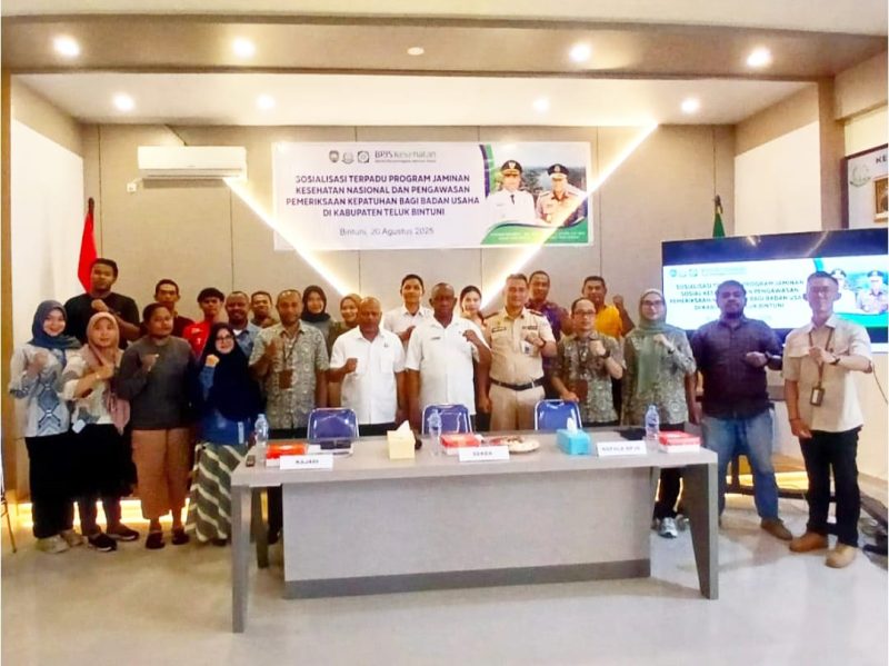 Kejaksaan Negeri Teluk Bintuni bersama BPJS Kesehatan dan Pemerintah Daerah menggelar Sosialisasi Terpadu Program JKN dan Pengawasan Kepatuhan Badan Usaha, sebagai langkah memperkuat sinergi antarinstansi dalam menjamin akses layanan kesehatan masyarakat serta mendorong kepatuhan badan usaha terhadap kewajiban kepesertaan JKN.
