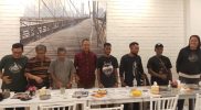 Foto bersama Ketua Panitia, Ketua IKT, dan Ketua Tolabema usai wawancara di Cafe Tabea, Manokwari.