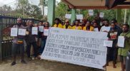 Ikatan Mahasiswa Yahukimo menyampaikan pernyataan sikap terkait kasus kematian Viktor Deyal. Kegiatan tersebut berlangsung di halaman kontrakan Yahukimo, yang terletak di belakang Kantor Lurah Amban, Manokwari, Papua Barat.