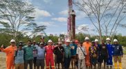 Acara adat yang dipimpin langsung oleh Ketua LMA Sumuri ditandai dengan penorehan darah hewan sembelihan pada pondasi kaki tiang anjungan pemboran ASAP 4X. Prosesi ini, menurut adat istiadat, melambangkan restu masyarakat adat atas pelaksanaan pemboran pengembangan Lapangan Asap, Kido, dan Merah untuk kepentingan nasional. Kegiatan tersebut berlangsung pada 14 Agustus 2024. (Dokumen Mediaprorakyat.com)