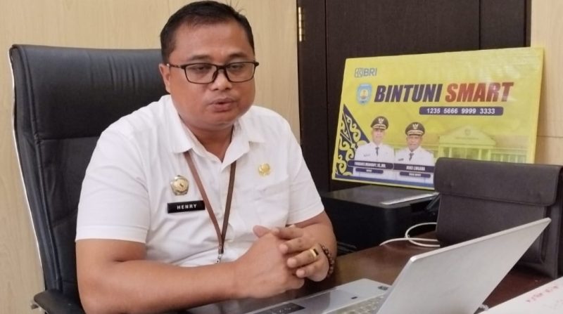 Kepala Dinas Pendidikan, Kebudayaan, Pemuda, dan Olahraga Kabupaten Teluk Bintuni, Henry D. Kapuangan