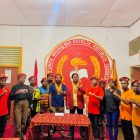Keterangan Gambar:
PMKRI Merauke soroti paradoks Food Estate yang dinilai menjadi ancaman bagi ekologi, sosial, dan budaya masyarakat adat.  Caption:
Usai konferensi pers, sesi foto bersama di Sekretariat PMKRI Cabang Merauke.