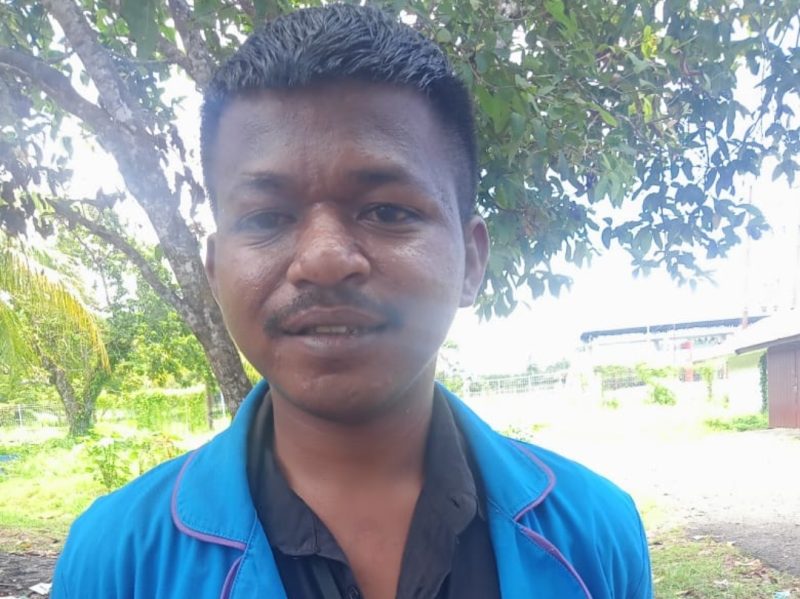 Caption : ketua panitia feransiuskus Mego saat wawancara depan fakultas FKIP universitas Papua