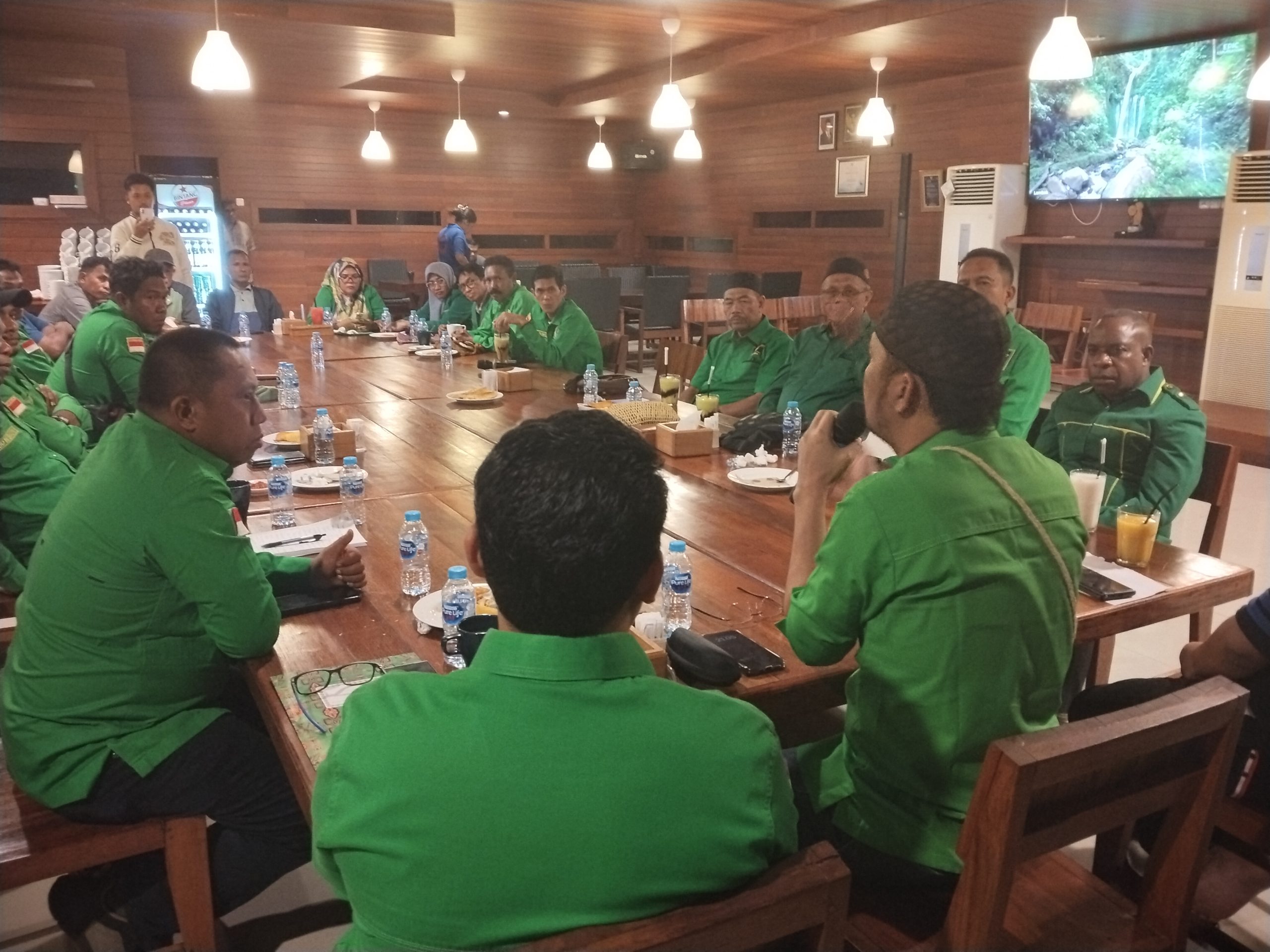Suasana pertemuan internal PPP di Kota Sorong yang dipimpin Ketua DPW PPP Papua Barat, Yasman Yasir, jelang Muktamar X PPP.