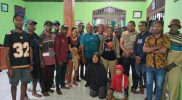 Foto bersama usai Ketua Forum Hak-hak Masyarakat Adat Suku Besar Sebyar, Hengki Sorowat, memberikan keterangan kepada wartawan terkait rencana pertemuan Pemda dan DPRK Teluk Bintuni bersama masyarakat adat Sebyar. (Foto: Istimewa)