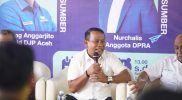Keterangan Gambar: Ketua Fraksi Partai NasDem DPRA sekaligus Anggota Komisi III, Nurchalis, S.P., M.Si, berbicara dalam Diskusi Publik bertajuk “Masa Depan Pertambangan Aceh: Harapan atau Ancaman” di Banda Aceh. Dalam kesempatan itu, Nurchalis menekankan pentingnya peran pemerintah dalam menyiapkan sumber daya manusia (SDM) muda Aceh agar mampu berkompetisi dan berperan aktif di sektor pertambangan, bukan sekadar menjadi penonton di daerah sendiri.
