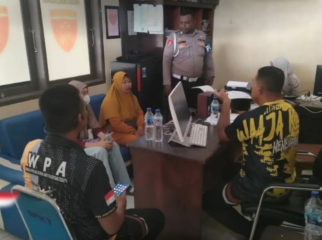 Foto: Personel Seksi Propam Polres Teluk Bintuni saat melaksanakan kegiatan sosialisasi, penertiban, dan penindakan terhadap PNPP (Pegawai Negeri pada Polri) beserta keluarga yang bergaya hidup hedon, bertempat di Mapolres Teluk Bintuni. Kegiatan ini merupakan upaya pembinaan internal guna menanamkan nilai kesederhanaan dan disiplin di lingkungan Polri.