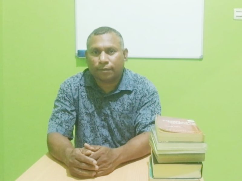 Foto :
Kepala Kantor Perwakilan Manokwari Yayasan Lembaga Bantuan Hukum (YLBH) Sisar Matiti, Nejunith Syabes, S.H. (istimewa)