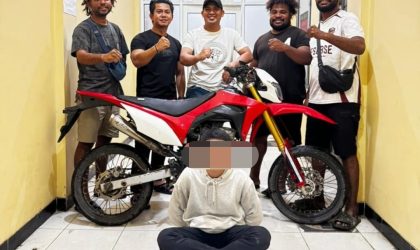 Team Macan Gunung Polres Teluk Bintuni Amankan Terduga Pelaku Curanmor (Wajah Diblur) di Kompleks Nusantara 2 (Dok: Reskrim Polres Teluk Bintuni)