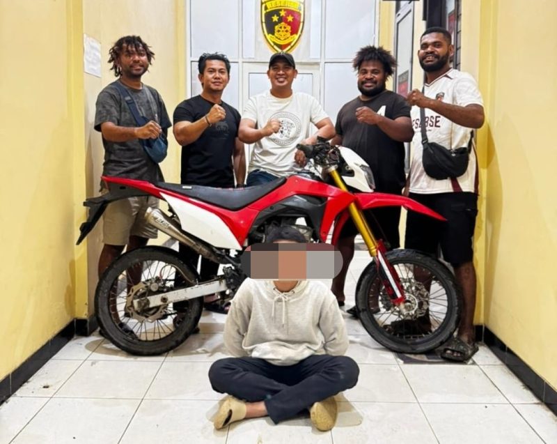 Team Macan Gunung Polres Teluk Bintuni Amankan Terduga Pelaku Curanmor (Wajah Diblur) di Kompleks Nusantara 2  (Dok: Reskrim Polres Teluk Bintuni)