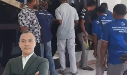 Kamar Adat Pengusaha Papua Segel Kantor Dinas PU Wondama, Protes Dana Bagi Hasil yang Tak Kunjung Cair