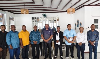 Sebelum ke LNG Tangguh, Gubernur Papua Barat, Drs Dominggus Mandacan , M. Si Diminta Penuhi Komitmen Bertemu Masyarakat Adat Suku Sebyar