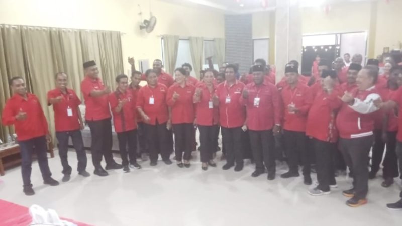 DR. Markus Waran Resmi Lantik Pengurus Baru DPC PDIP Teluk Bintuni 2025–2030, Targetkan 5 Kursi DPRK