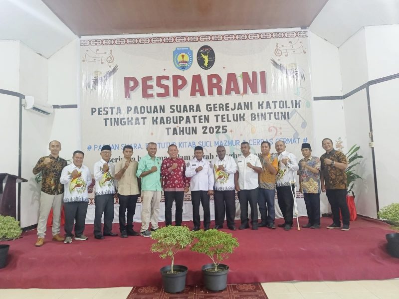Keterangan Gambar:
Wakil Bupati Teluk Bintuni resmi membuka Pesta Paduan Suara Gerejani Katolik (Pesparani) Tingkat Kabupaten Teluk Bintuni Tahun 2025.
Sumber foto: Staf PROKOMPIM Setda Teluk Bintuni.